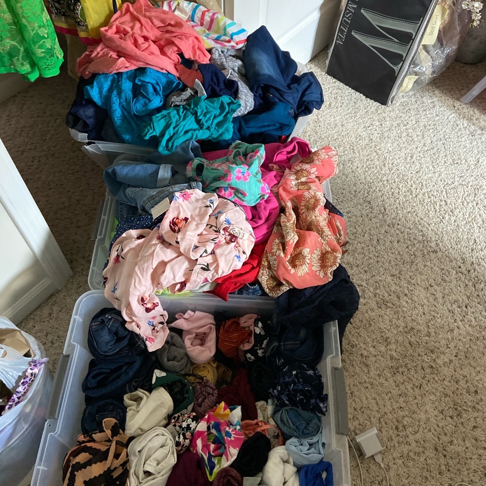 LOTS OF KIDS CLOTHING FOR SALE